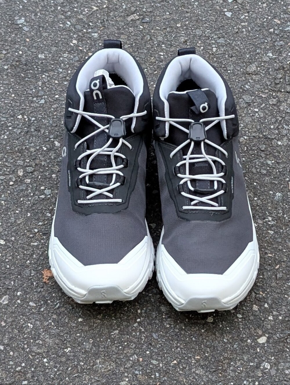 On Running Cloudhero "unisex" (6 youth) Mid Waterproof shoes (New)